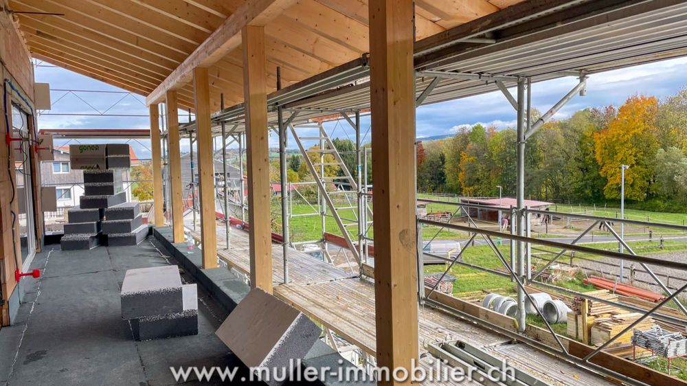 Dachgeschoss mit Blick auf das Land, nahe Romont - Bild 9