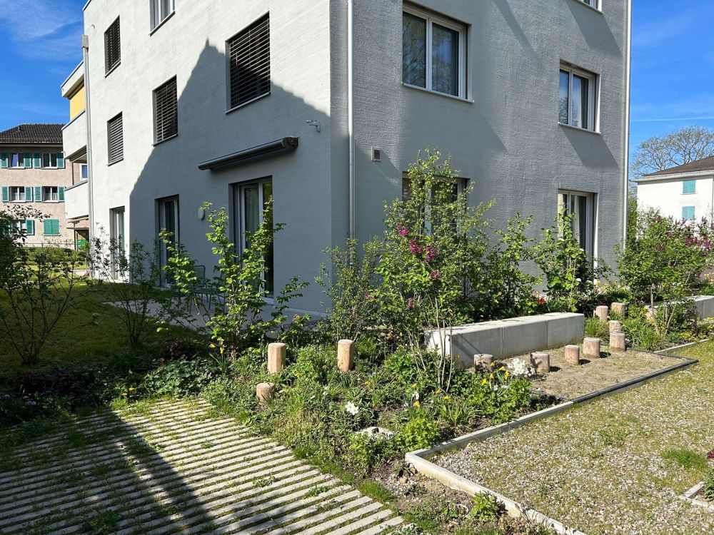 Moderne 2.5 Zimmer-Erdgeschosswohnung mit Garten - Bild 11
