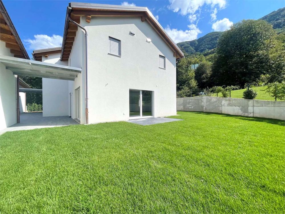 Wunderschönes Einfamilienhaus 4.5 Zimmer mitten im Grünen - Bild 1