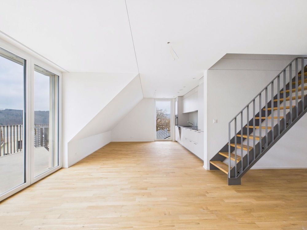Lichtdurchflutete 3.5-Zimmer Dachwohnung mit Weitsicht - Bild 1
