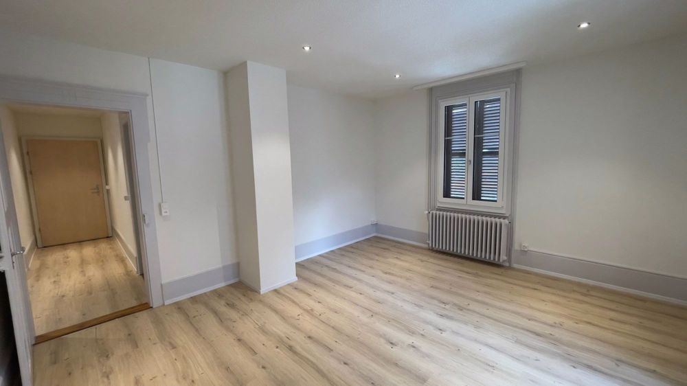 Charmante 4.5-Zimmer-Altbauwohnung mit Balkon in Wimmis - Bild 4