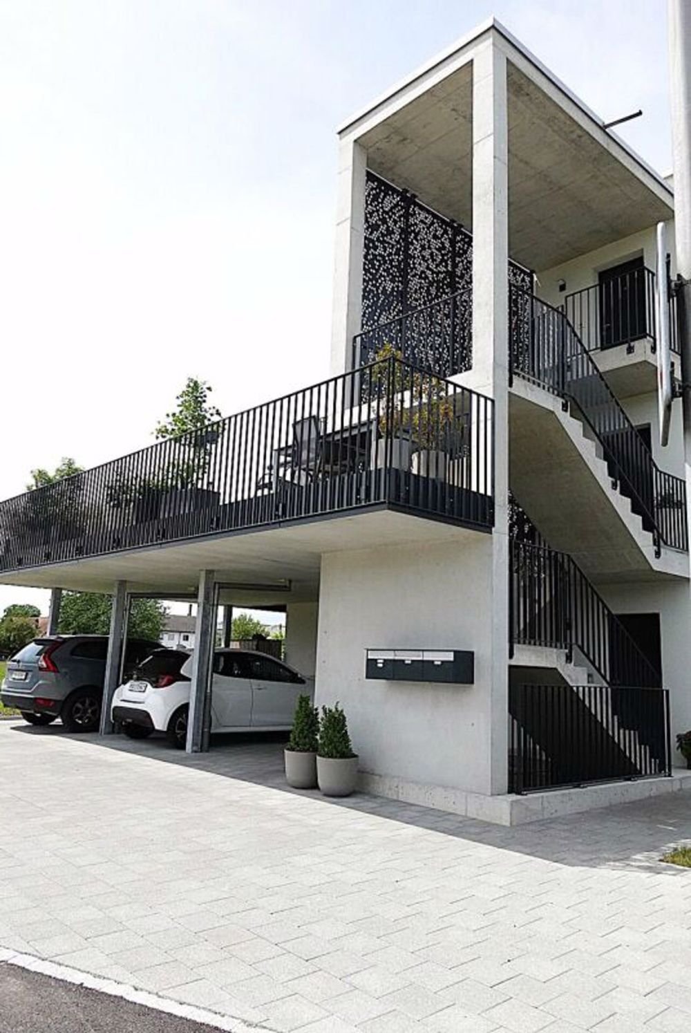 2.5 Zimmer Attikawohnung mit Fernsicht in Derendingen - Offenes, gedecktes Treppenhaus