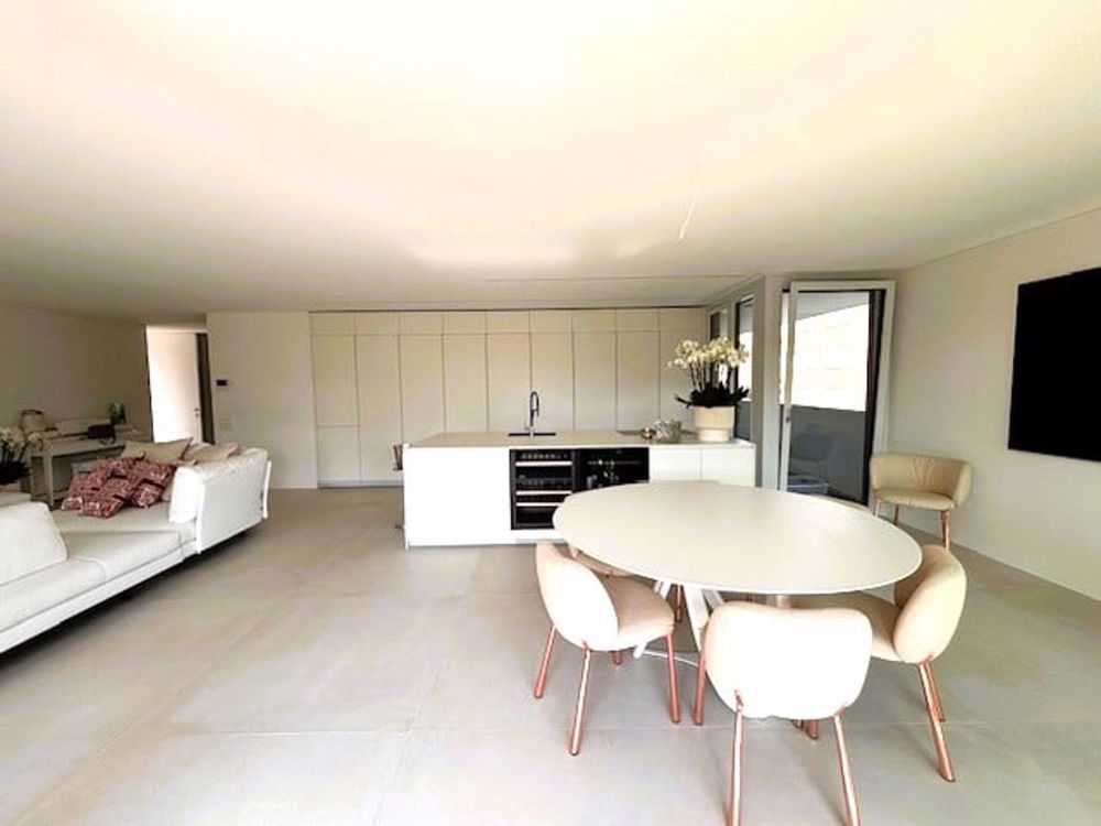 Raffiniertes 4.5-Zimmer-Apartment mit doppeltem Zugang in der Nähe von TASIS - Bild 2