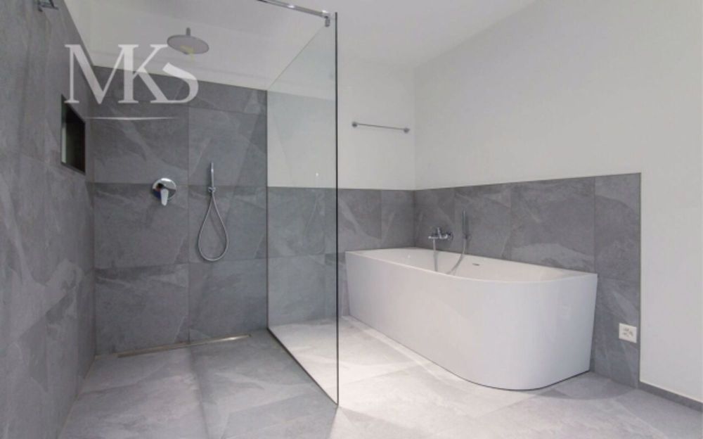 Grossflächige Neubauwohnung an ruhiger und sonniger Lage - Bild 8