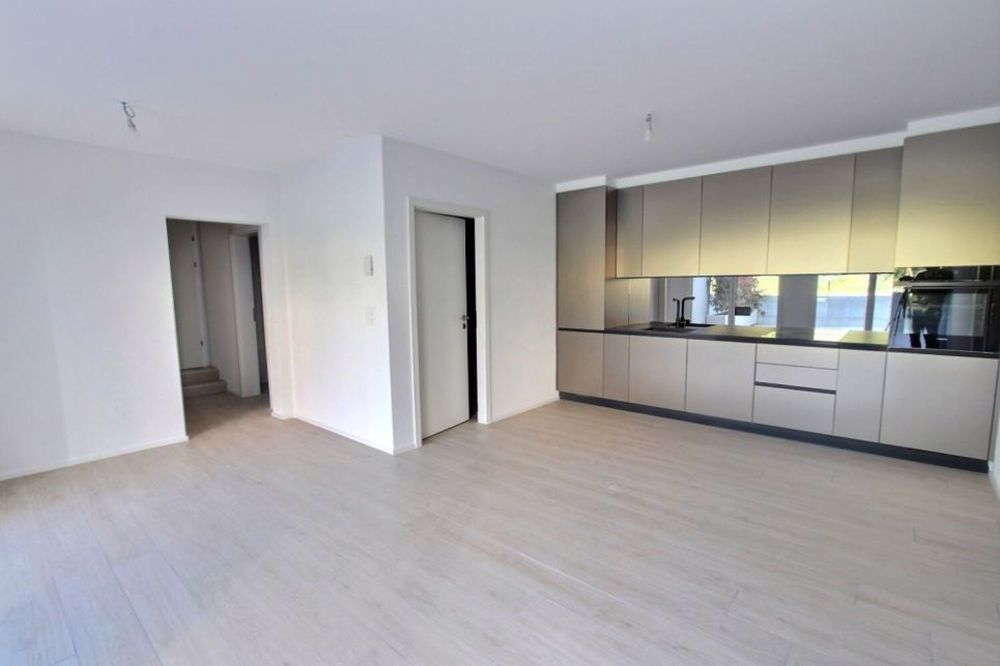 Logement spacieux avec très grande terrasse - Bild 1