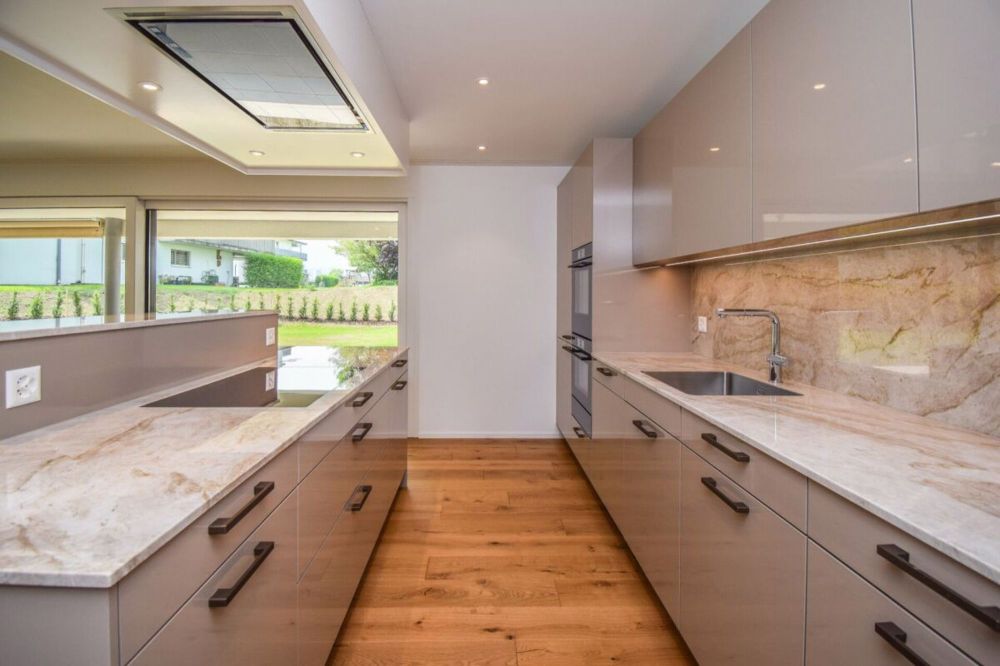 Moderne 4.5-Zimmer-Garten-Wohnung mit grosszügigem Umschwung - Küche