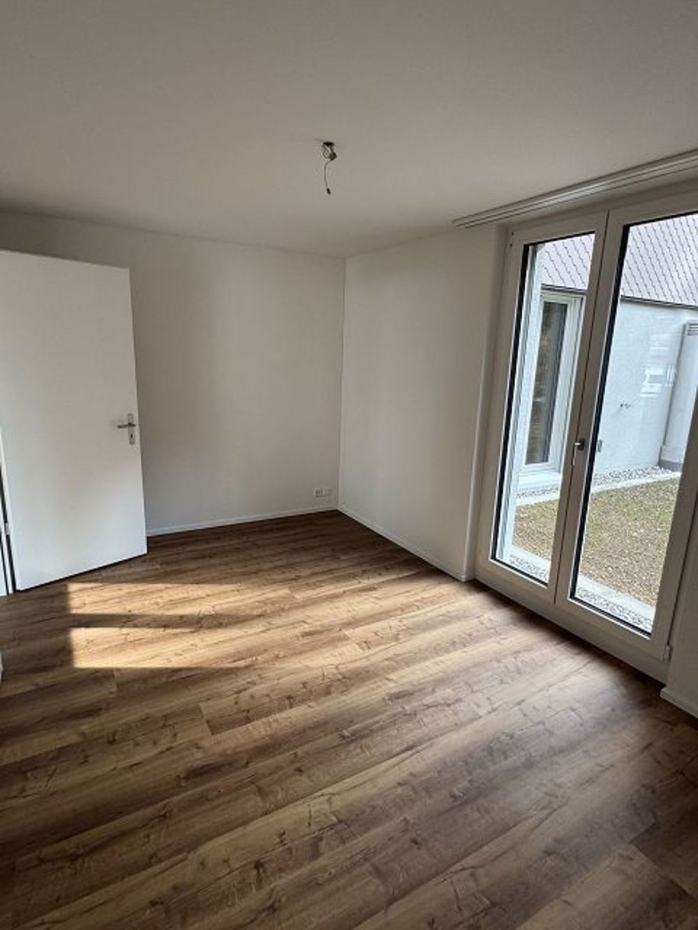 Sonnige, grosszügig ausgestattete 3.5-Zimmerwohnung - Zimmer 1