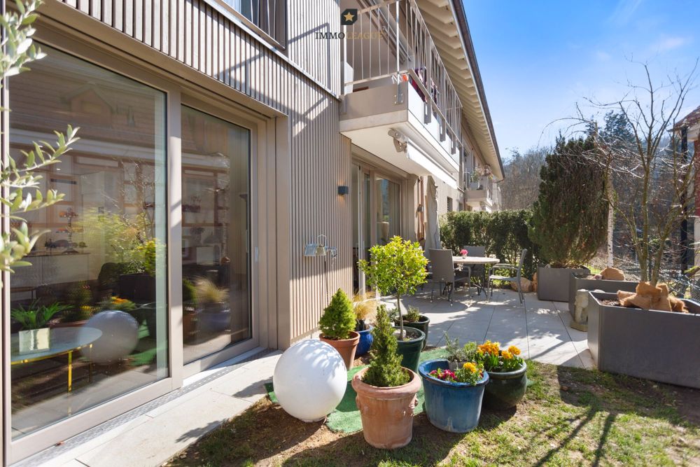 Moderne Eleganz trifft auf ländlichen Charme. - Modern Wohnjuwel mit sonnigem Gartensitzplatz.