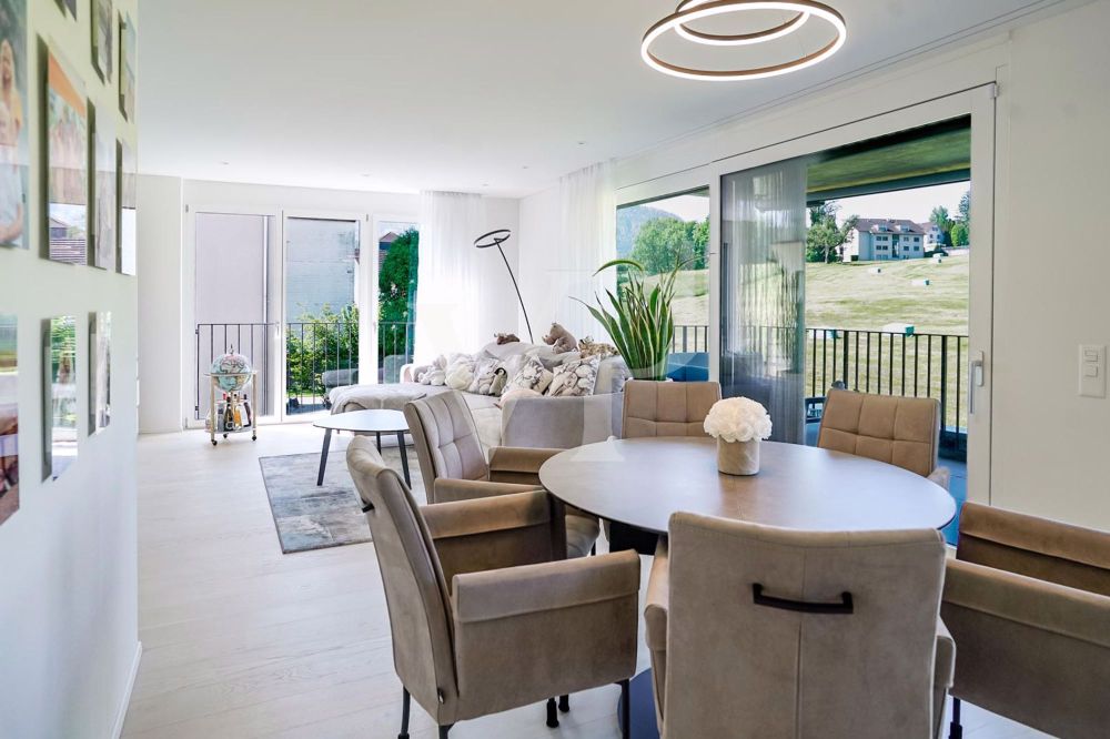 Helle 3.5 Zimmer Wohnung - ein Traum in Weiss und Creme - Esszimmer