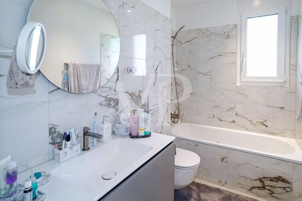 Helle 3.5 Zimmer Wohnung - ein Traum in Weiss und Creme - Bad I
