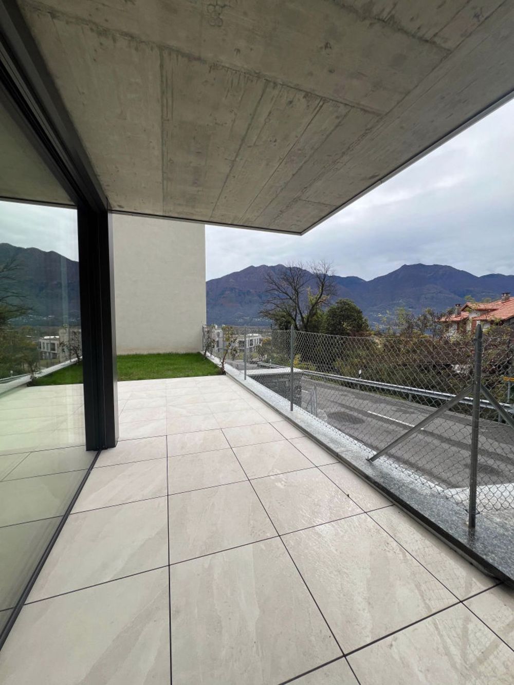 Wohnung mit 3.5 Zimmern und Garten in Tenero - Bild 12