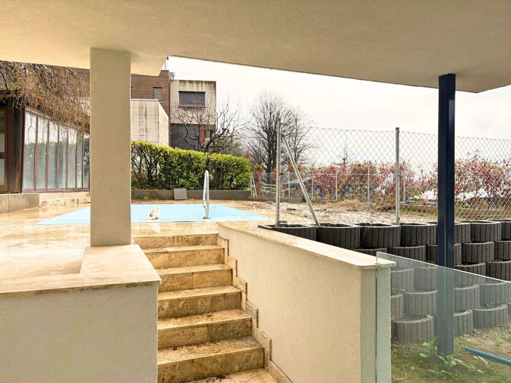 VIVERE NEL VERDE CON VISTA SULLE COLLINE E PISCINA - Bild 9