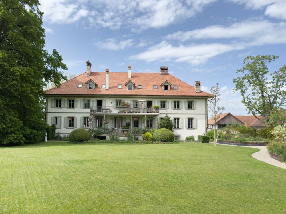 Einzigartige 4-Zimmerwohnung mit zahlreichen Annehmlichkeiten im Schlosspark Courgevaux - Bild 1