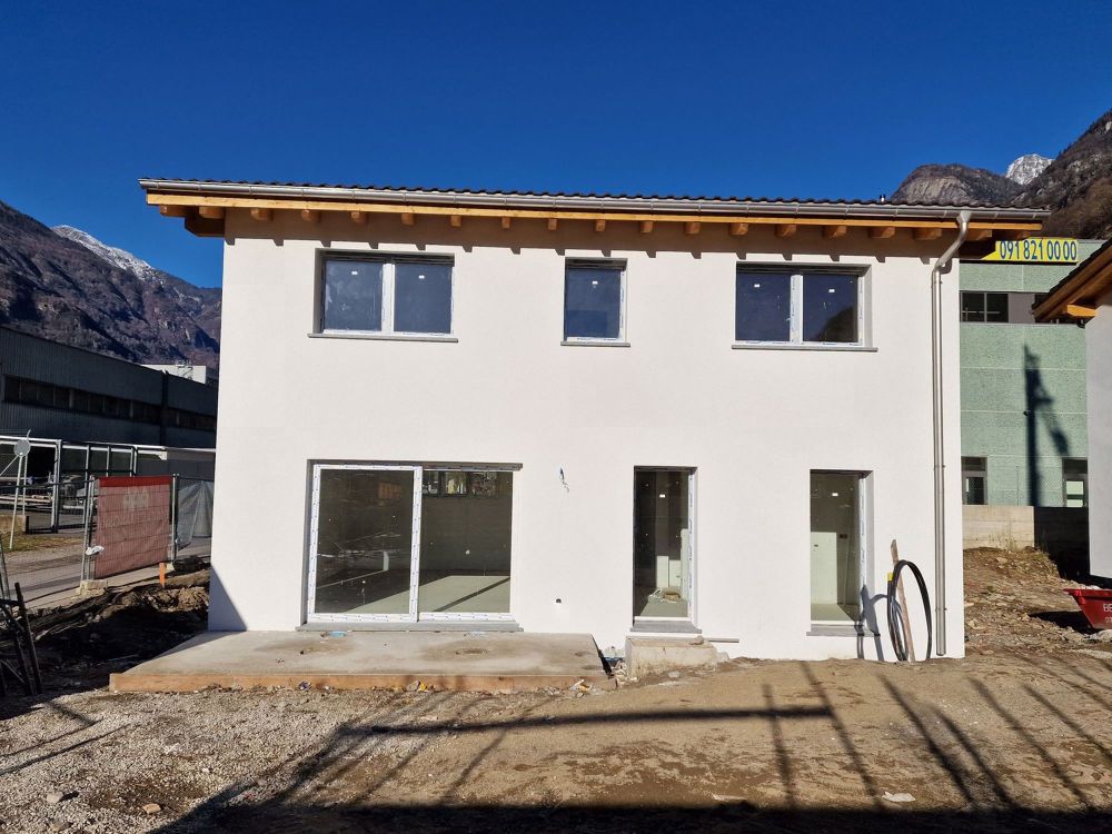 Moderna villetta unifamiliare a Cresciano - Image 1