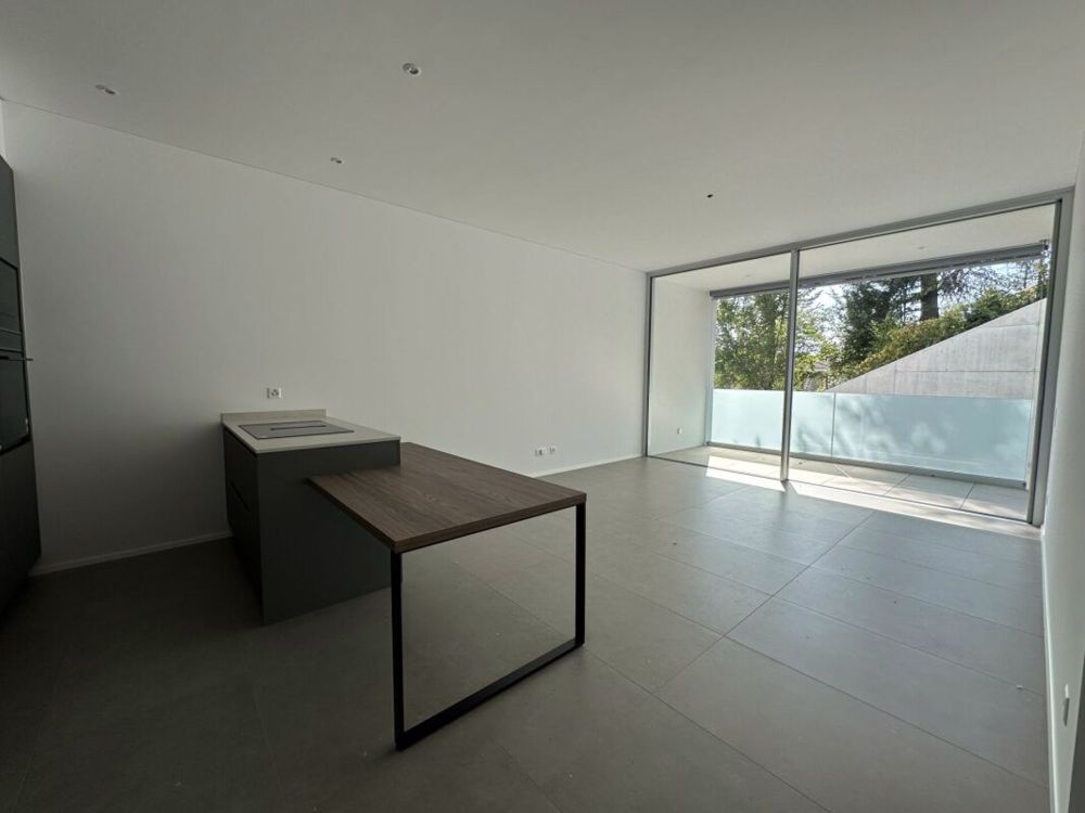 Linee pulite, comfort contemporaneo: un rifugio luminoso tra i vigneti di Castel San Pietro - Bild 1