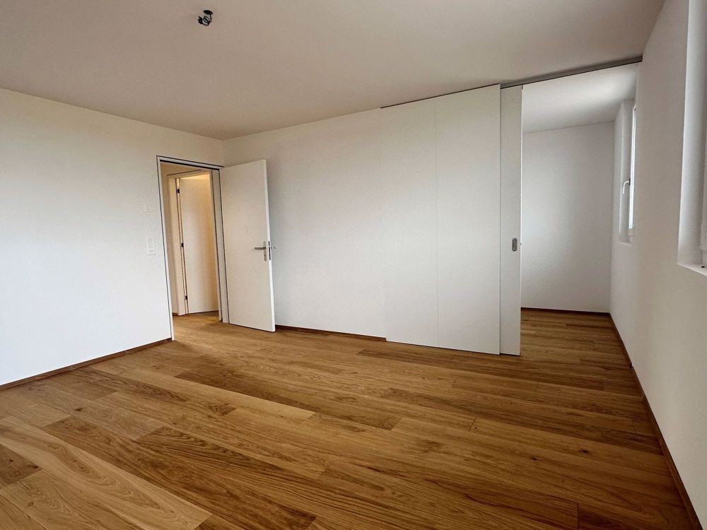 Tag der offenen Türe! Besuchen Sie das Musterhaus! - Zimmer 1 mit begehbarer Garderobe