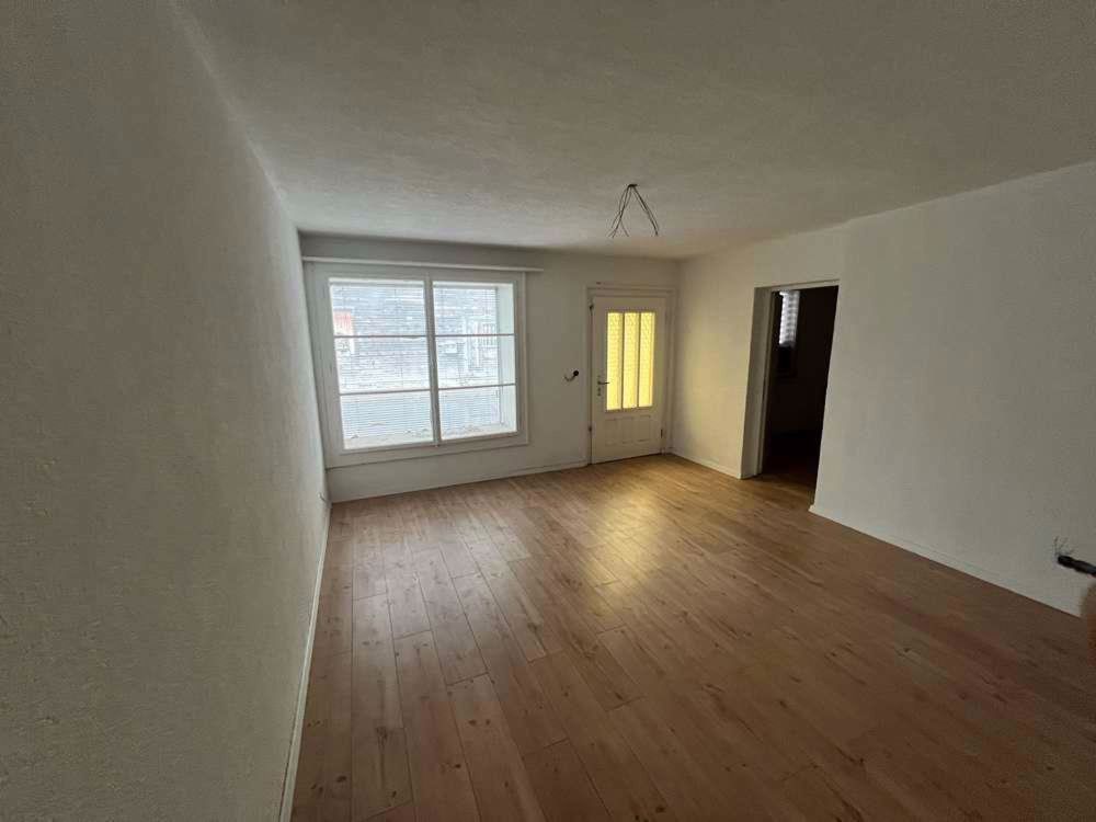 Erstvermietung nach Komplettsanierung – 2.5-Zimmer-Wohnung in Curaglia - Bild 4