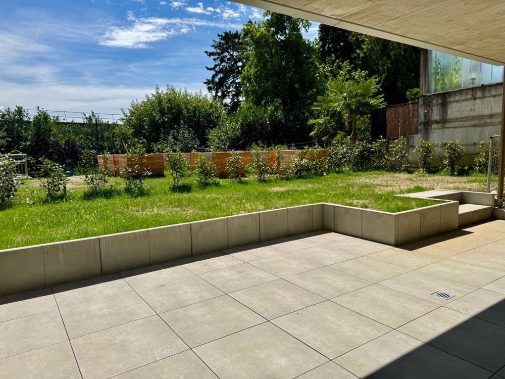 Neue 3.5-Zimmer-Wohnung in einem gehobenen Gebäude mit Garten - Bild 1
