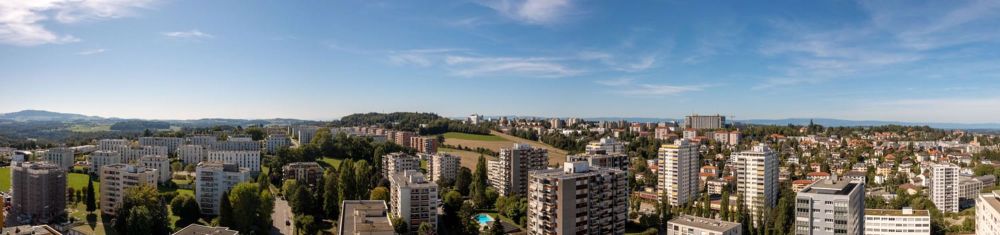 Panorama mit offener Aussicht und goldenem Licht bei Sonnenuntergang - Bild 1