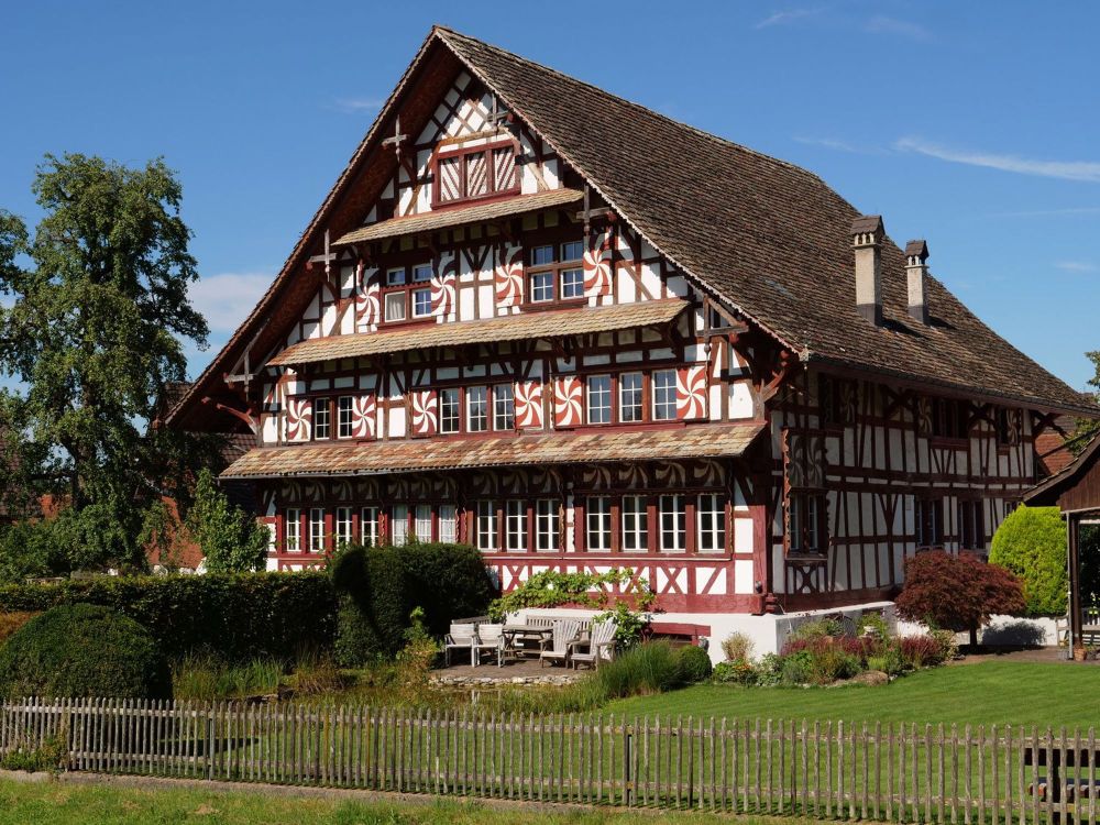 4 1/2-ZIMMER WOHNUNG MIT SICHT IN DIE FERNE UND AUF DIE BERGE, SONNIG, RUHIG, MITTEN IM DORF - Bild 11