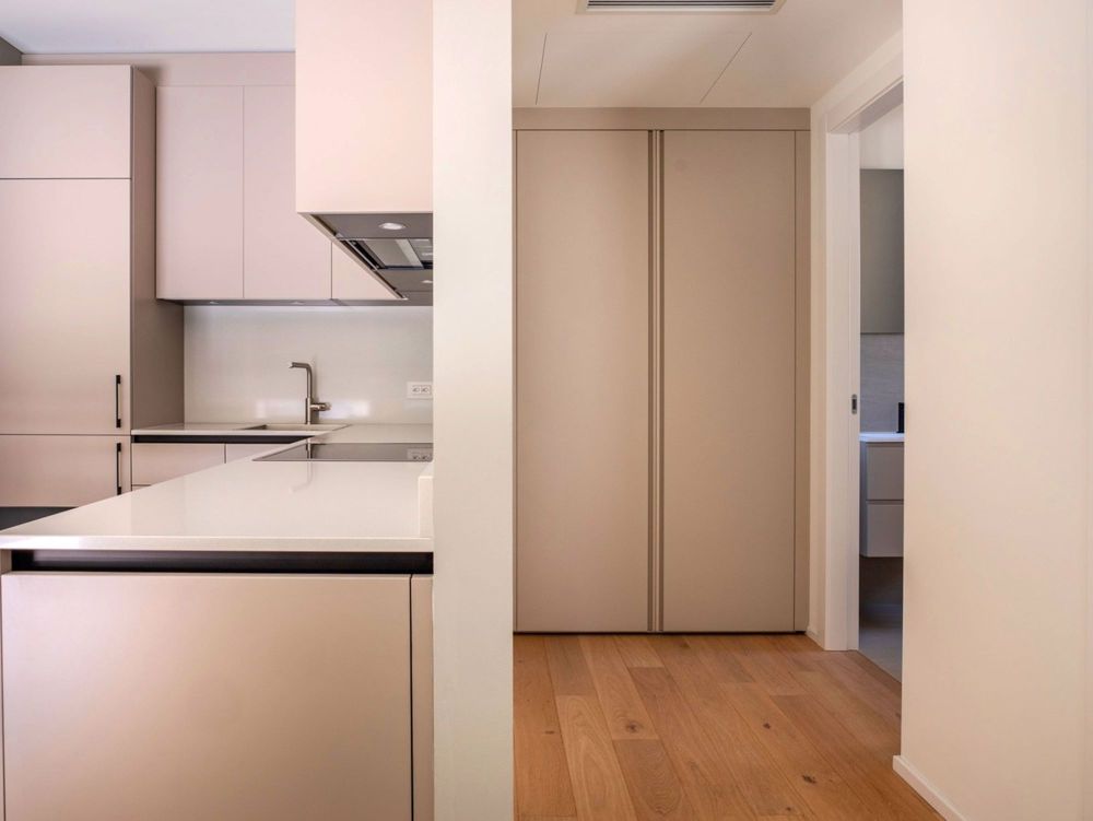 Neueste 2.5-Zimmer-Wohnung mit privatem Garten und Portikus - Bild 6