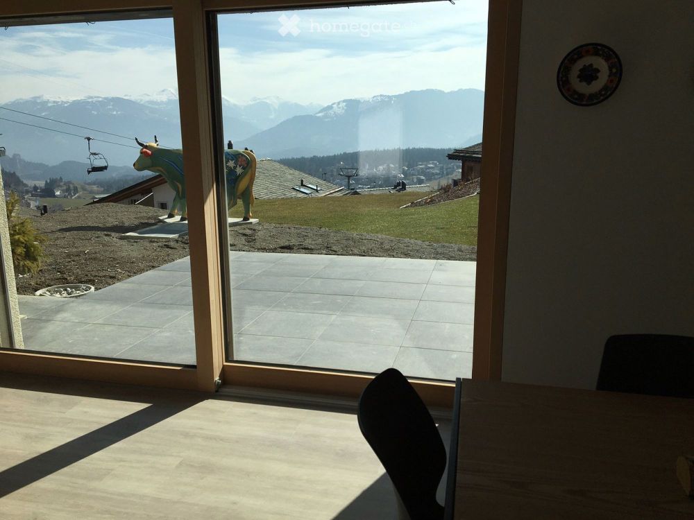 Zentrale ruhige Lage und herrliche Aussicht über Flims und grossem Aussenbereich - Bild 4
