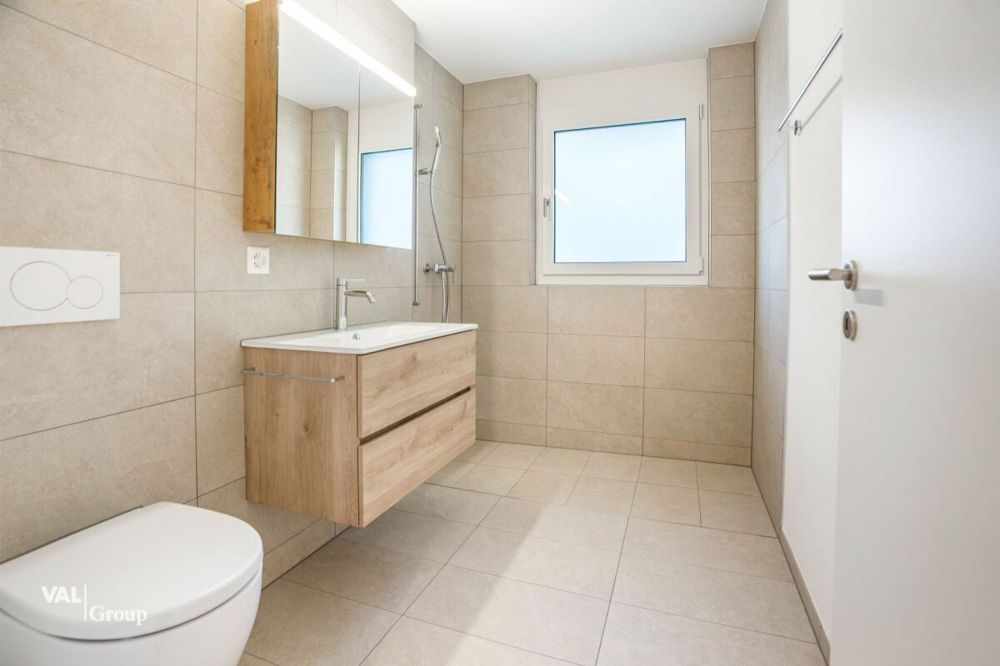 Direkt bezugsbereit: 3.5 Zimmer Neubauwohnung an schöner erhöhter Lage - Bild 8