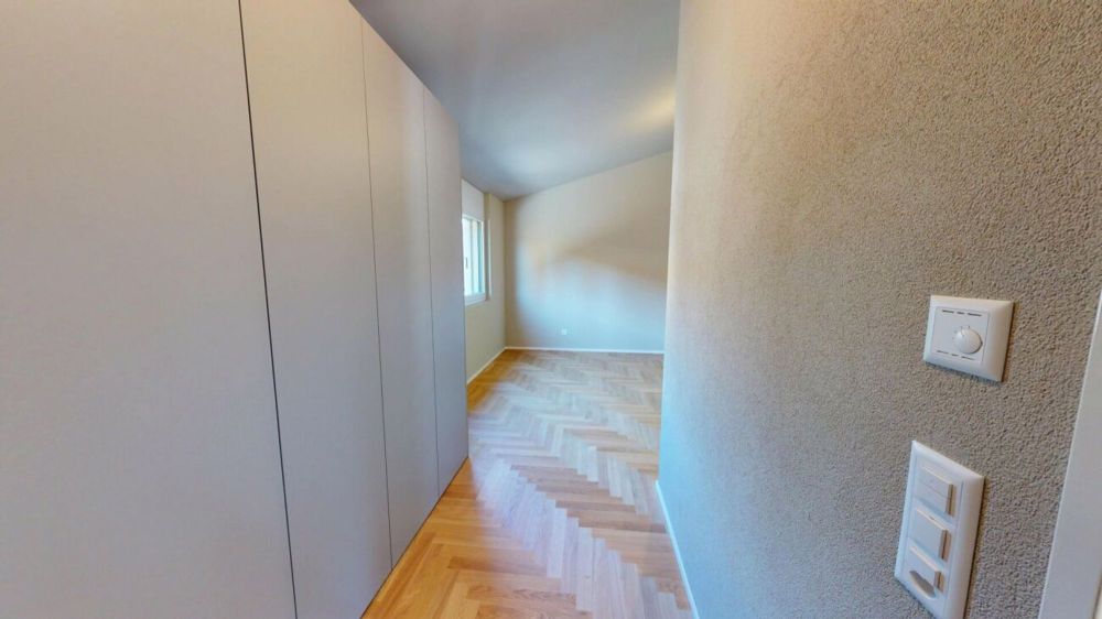 Neubau-Doppeleinfamilienhaus in Buchs SG - Stilvoll wohnen mit Nachhaltigkeit und Komfort - Eingangsbereich Elternzimmer