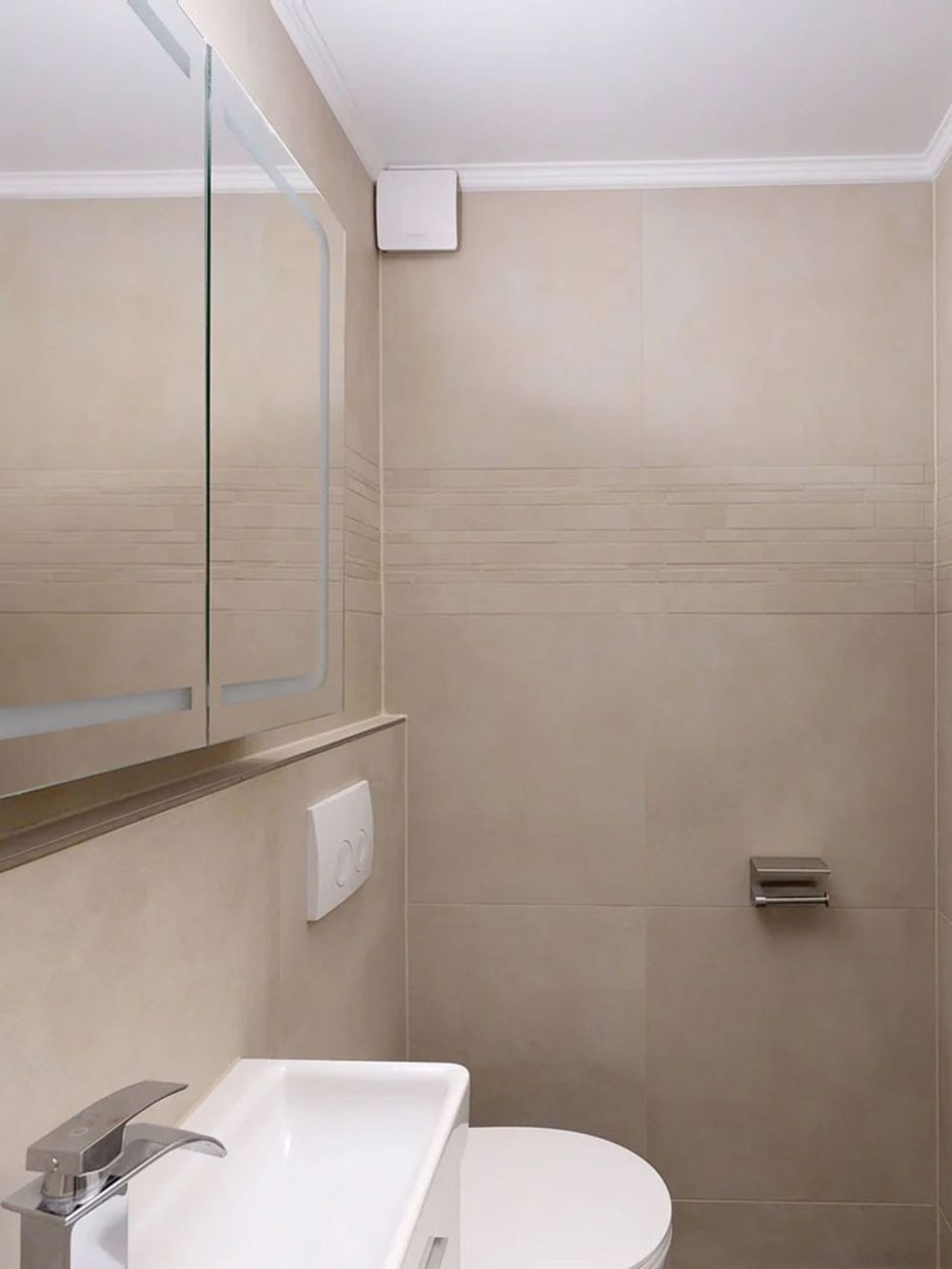 Moderne 3.5-Zimmer-Wohnung mit Balkon und Aussenparkplatz - Dusche / WC
