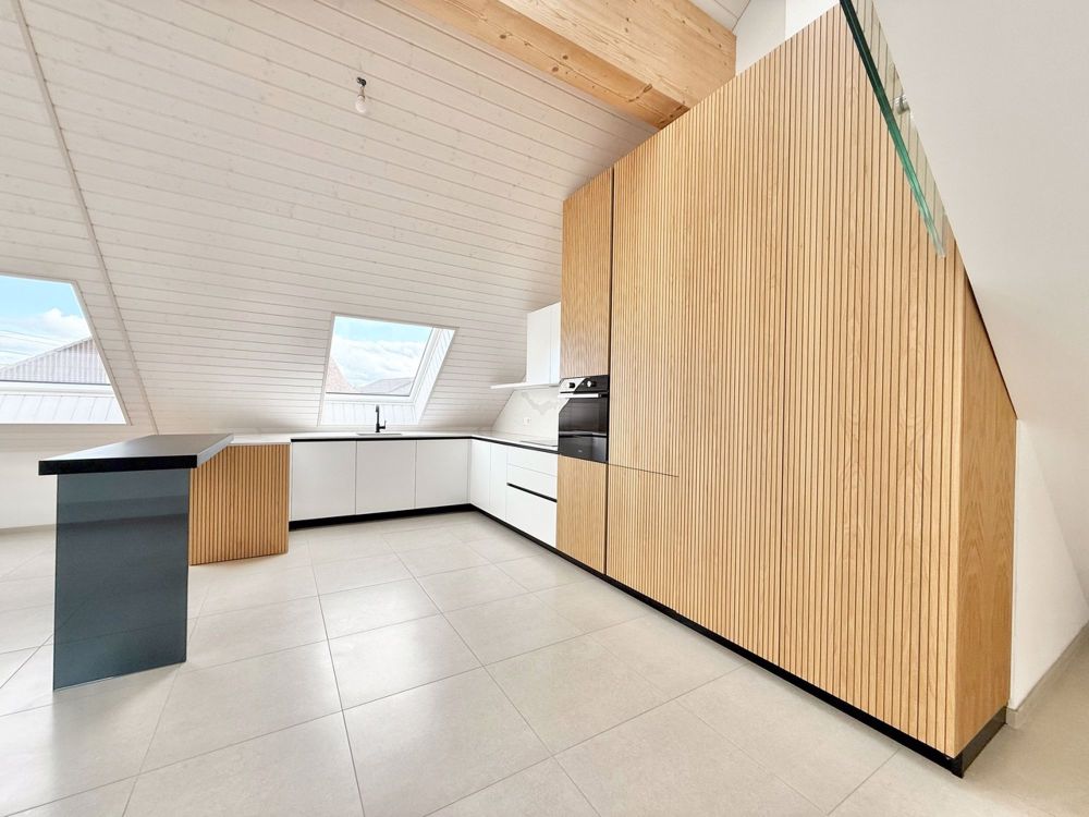 Attique de 170 m² sous toit cathédrale avec galerie spectaculaire! - cuisine