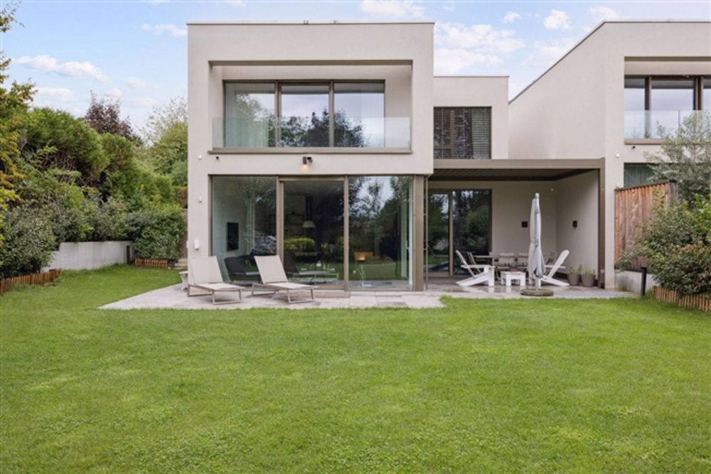 Zeitgenössische Villa im Herzen von Vésenaz - Bild 2
