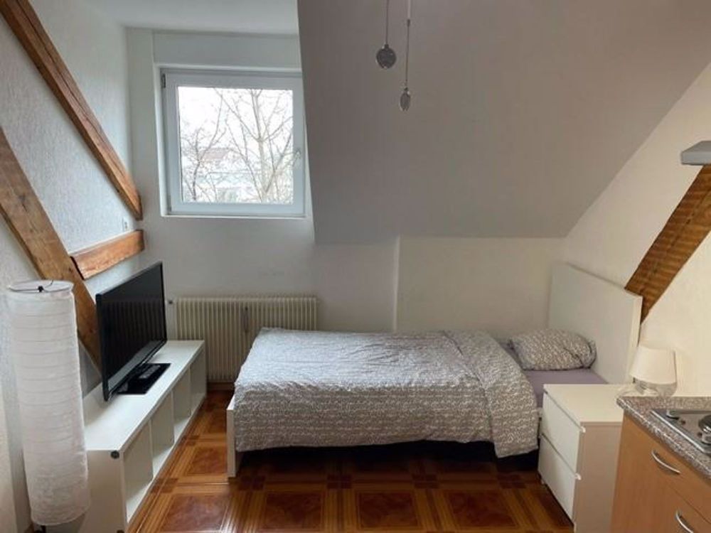 möblierte 1-Zimmer-Dachwohnung - Bild 3