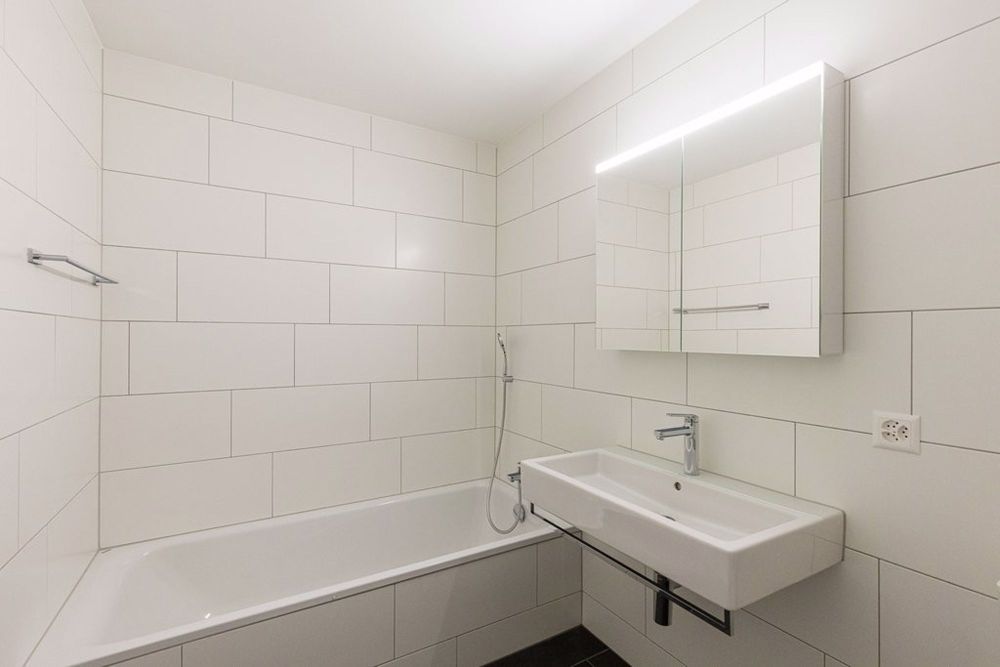 4 ½ Zimmer-Wohnung, 5726 Unterkulm - 123-10-0401_Bad_mit_Wanne_1.jpg