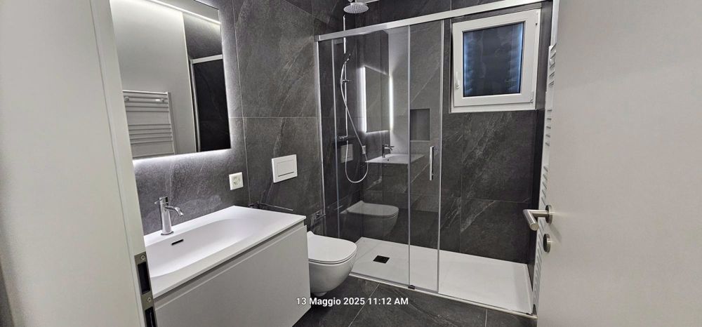 Modernes Apartment mit 3.5 Zimmern und Panoramablick in Lumino - Bild 3