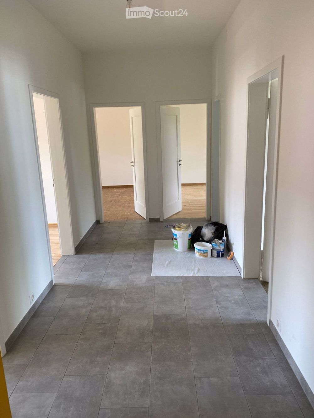 Komplett neu sanierte 4.5 Zimmerwohnung an bester Lage in Wabern - Bild 1