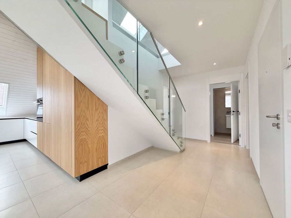 Attique de 170 m² sous toit cathédrale avec galerie spectaculaire! - entrée