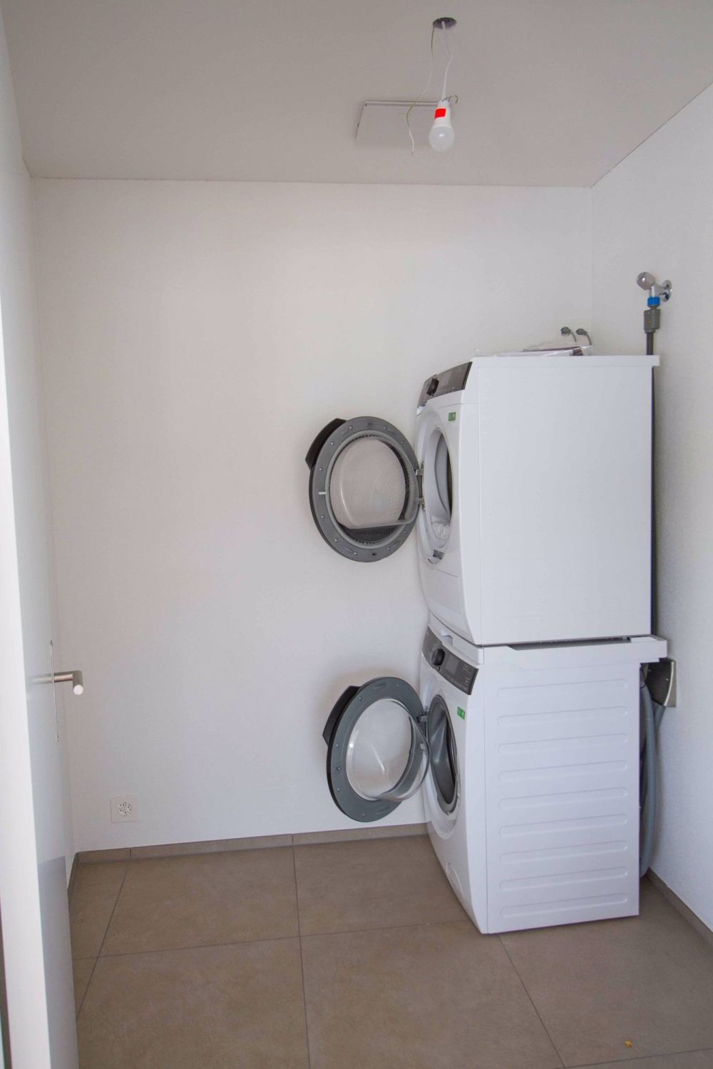 Grosszügige 2 1/2-Zimmer-Attikawohnung mit schöner Sicht - Bild 6
