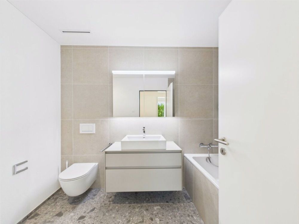 Neue 4.5-Zimmer Erdgeschoss Wohnung (C2) - Bad/WC