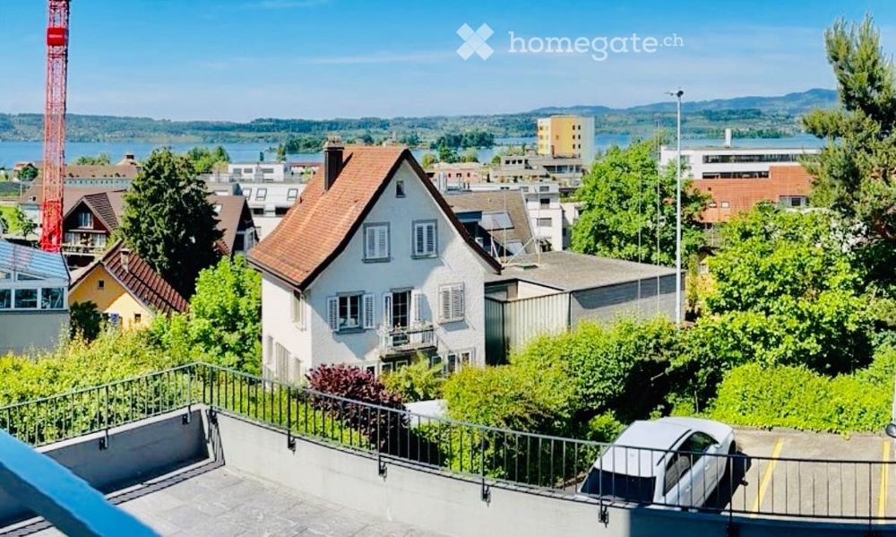 Mitten im Zentrum – erhöht gelegen, mit Seesicht, Weitblick und komplett neu saniert. - Bild 1