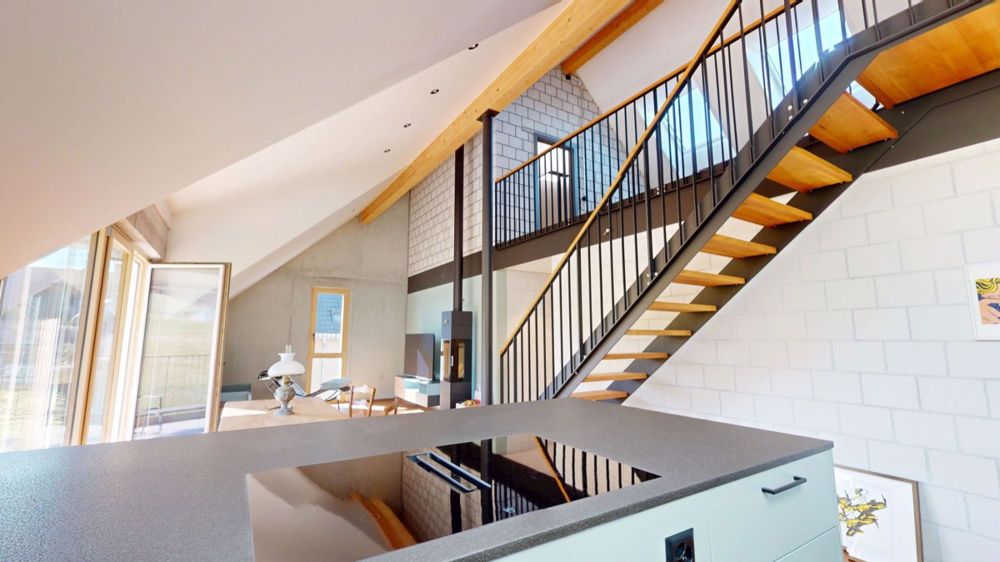 Grosszügige, ruhige, moderne und sonnige Dachwohnung - Küche mit Wohn-Esszimmer