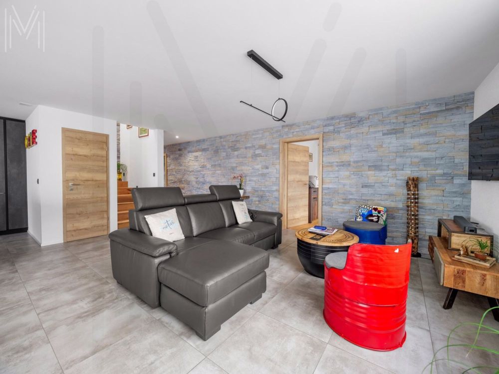 Appartement 5.5 pièces d'exception au dernier étage avec vue panoramique au coeur du village de Broc ! - Bild 2