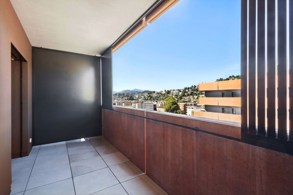 Helles und modernes Einzimmerapartment mit großer Besuchermöglichkeit - Balkon/Terrasse/Sitzplatz