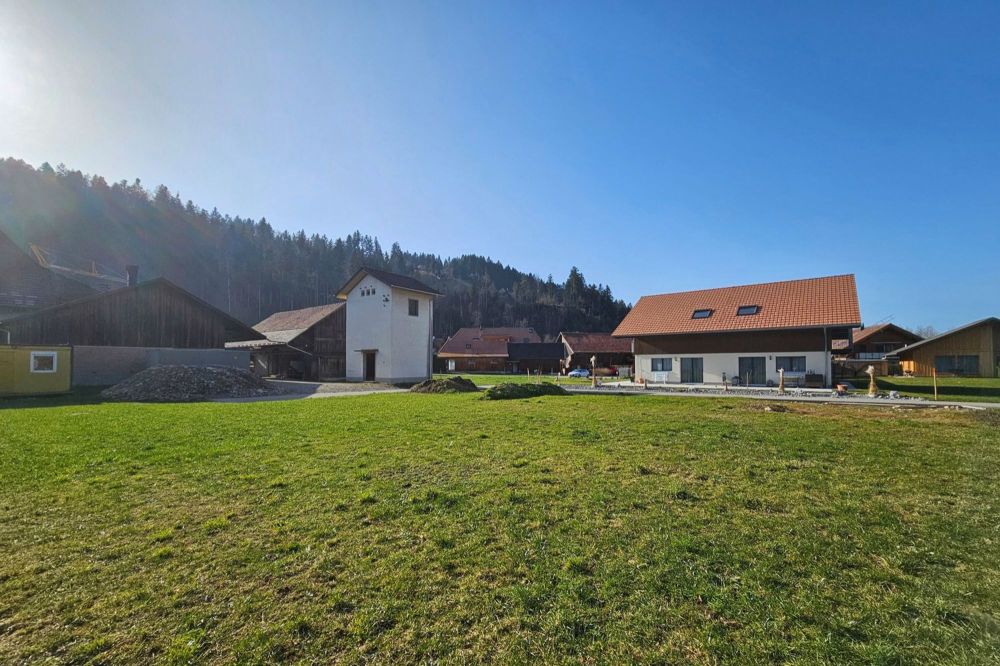 Neubau-Einfamilienhaus in ruhigem Quartier in Eggiwil - Ansicht Parzelle Ost
