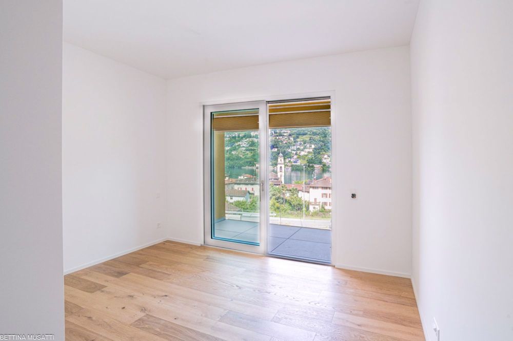 BRUSINO ARSIZIO – DACHGESCHOSS MIT SEEBLICK, CHARME, PRIVATSPHÄRE UND MÖGLICHKEIT EINES PRIVATEN GARTENS - Bild 5