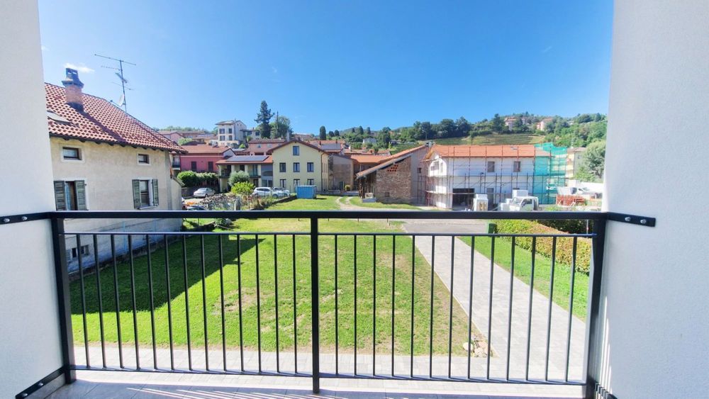 Neue 2,5-Zimmer-Wohnung mit überdachtem Balkon und freier Aussicht - Bild 3