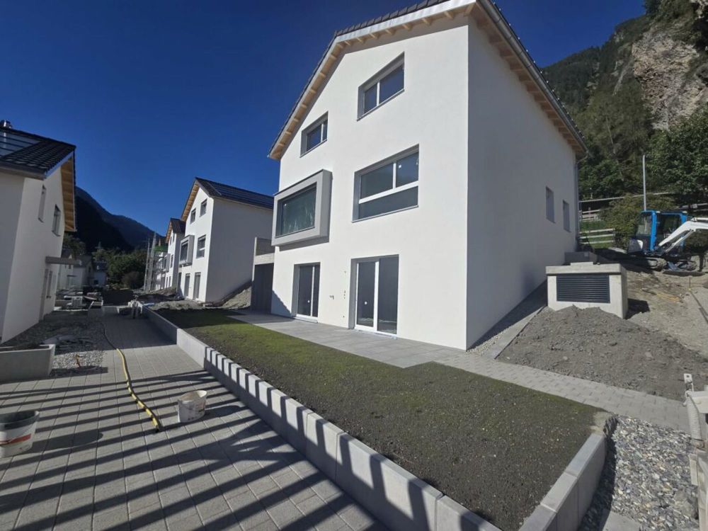 Neubau 4.5-Zimmer-Einfamilienhaus mit viel Platz, grosser Terrasse und Studio in Rothenbrunnen - Bild 1