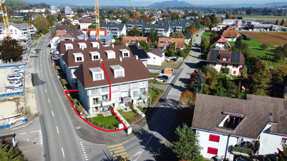 Sehr grosszügiges Haus mit 7.5 Zimmer und über 200m2 Nettowohnfläche - Drohne