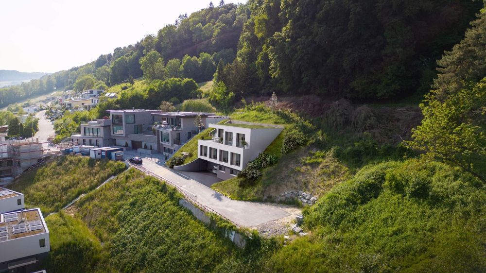Wo Luxus auf Lebensqualität trifft: Ihr Haus der Extraklasse mit unverbaubarer Panorama-Aussicht - Bild 2