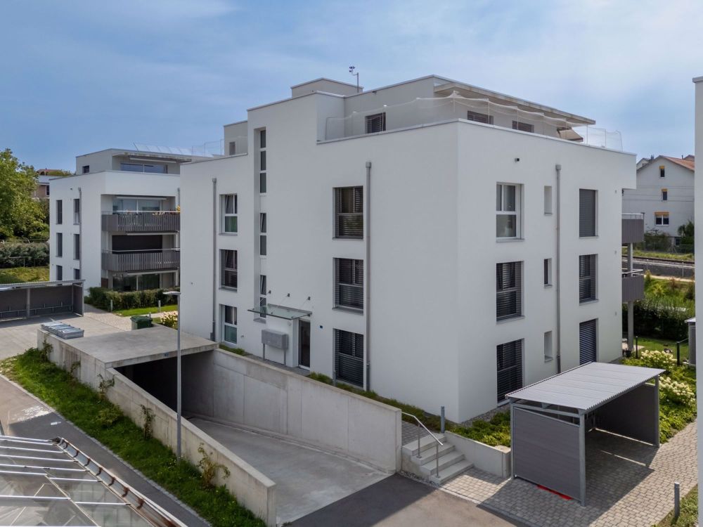 Moderne 3.5-Zimmer-Wohnung mit Garten in Ins - Bild 12