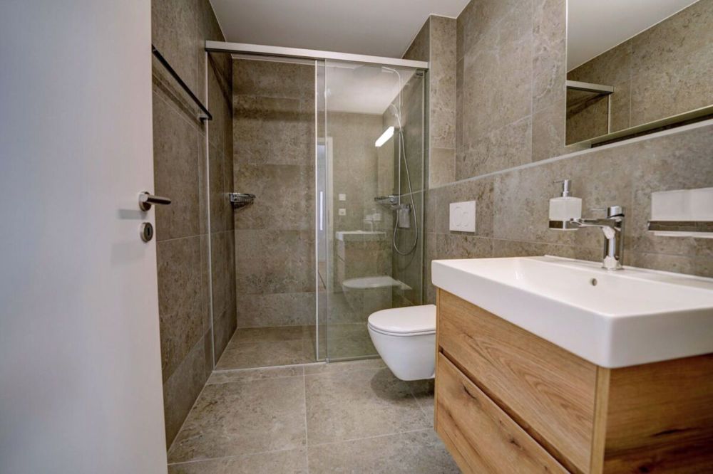 Wohnung mit 4.5 Zimmern, neu - Salle de douche